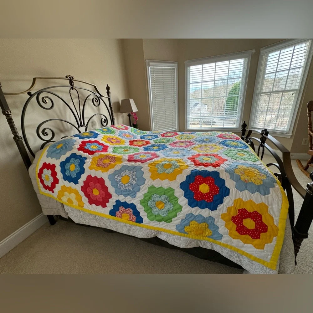 Rare Vintage 1920’s Grandmother’s Flower Garden Hand Stitched 92”x72” Quilt